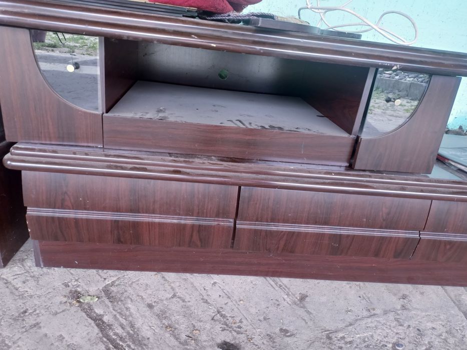 Стенка с подставкой