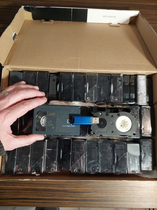 Transfer casete video pe Stick/vhs,8mm,MiniDv preț 1.05 ron/minut, USB