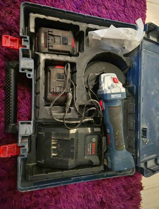 Vând polizor unghiular Bosch Professionals GWS 180