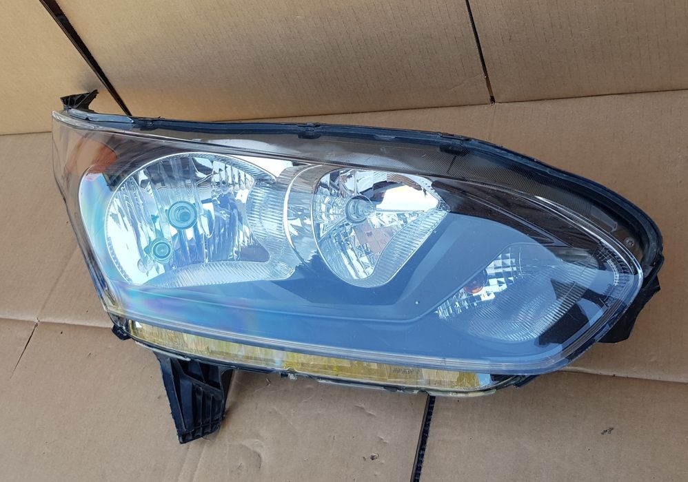 Far Ford Transit Connect dreapta dupa 2014 Cod: FT11-13W029DB