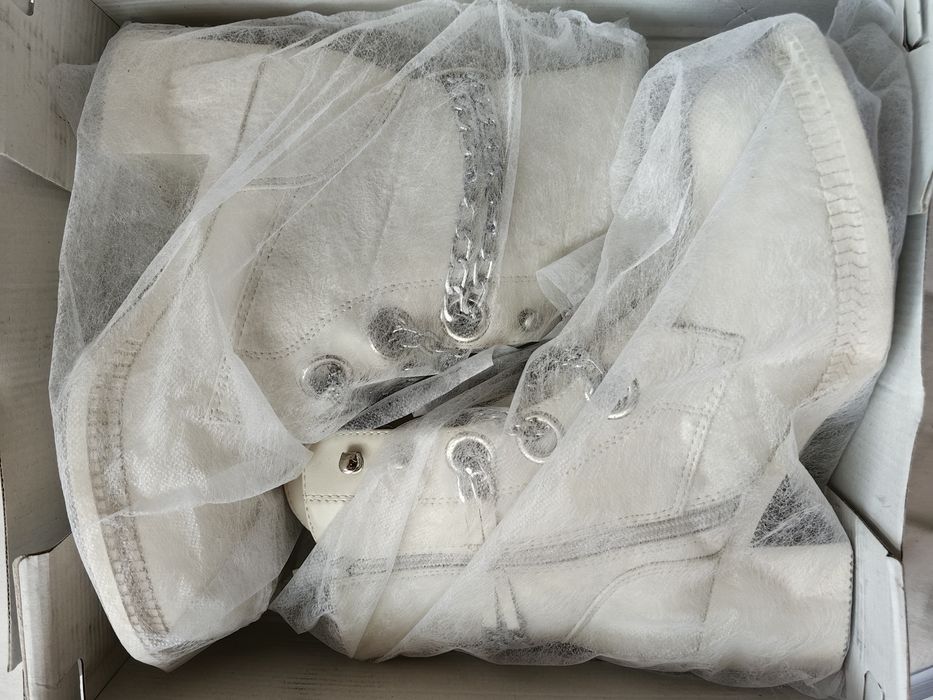 Pantofi cu platformă și ghete crem