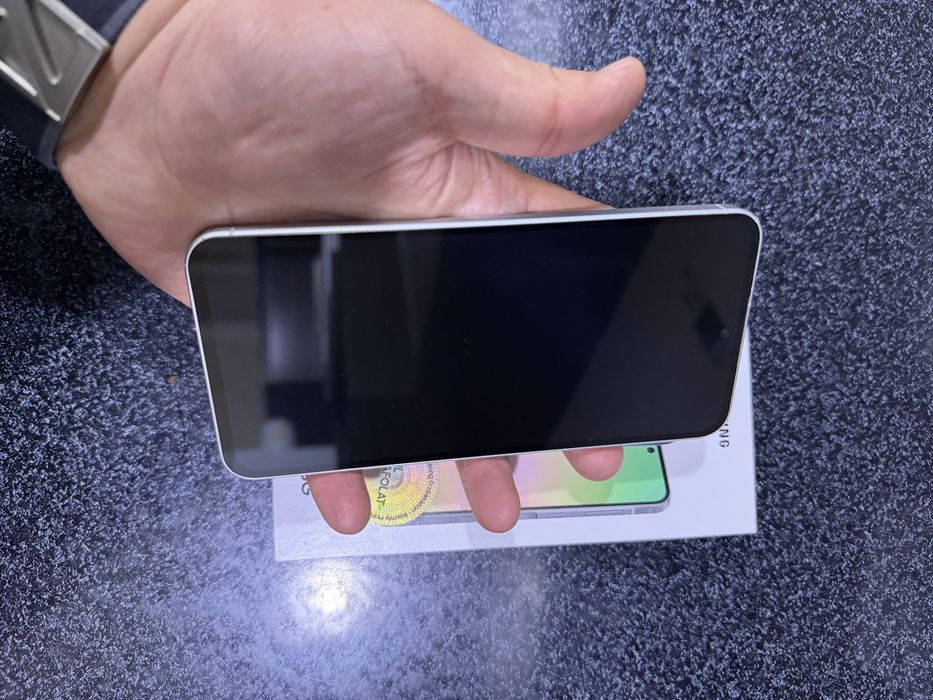 samsung a56 pamit 8.128g holati yahwi karopka bor oqip tel qlila