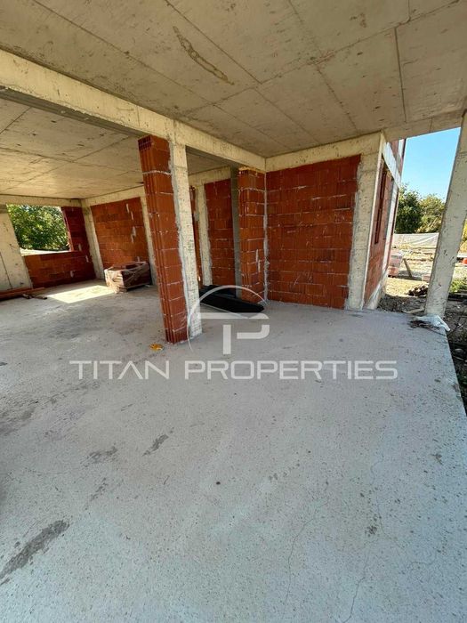 Двуетажна къща в Марково