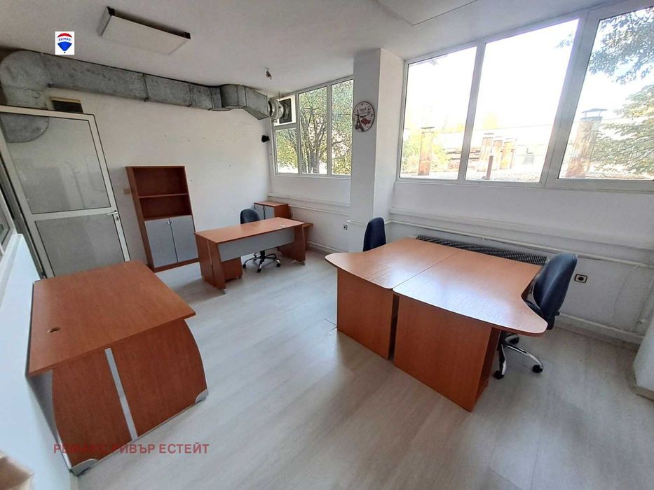 Дава се под наем Промишлена сграда в Русе, Родина 1 - 1000 кв.м за 5508 € - Снимка #8