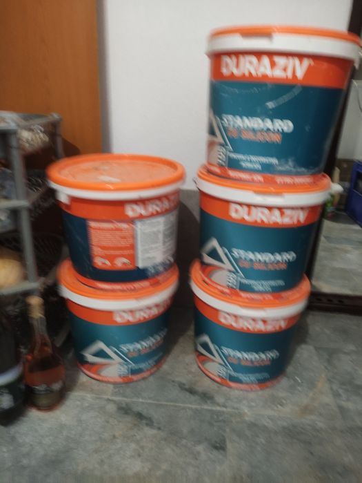 Vând tencuiala decorativa acrilica