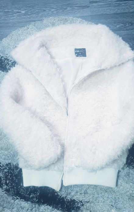 Blana de dama frumoasa