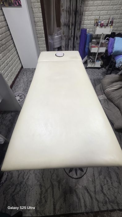 Продам кушетку срочно.