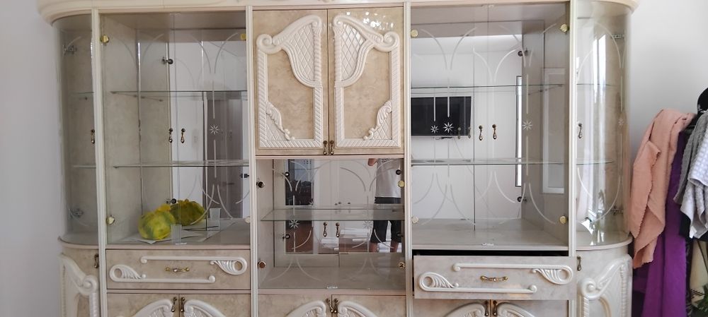 Сервант в отличном состоянии