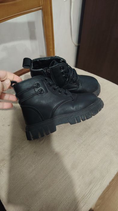 Продавам Детски Боти