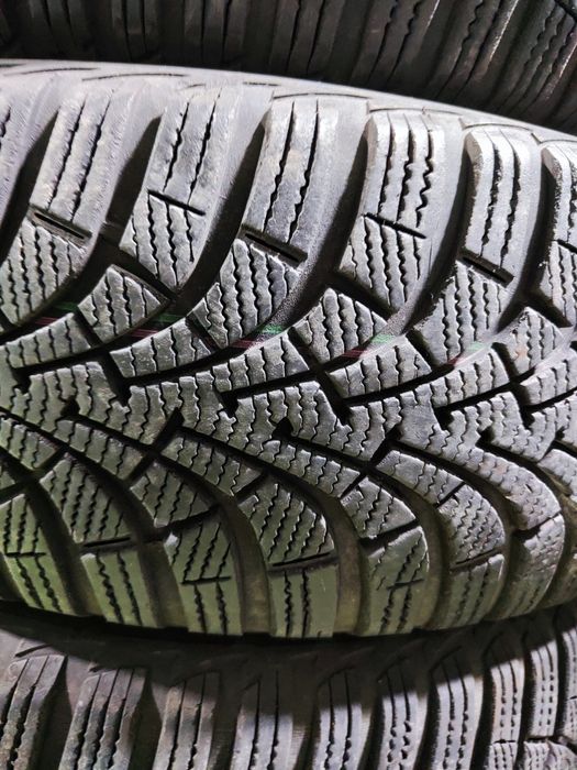 4 бр зимни 205/60/16 Goodyear