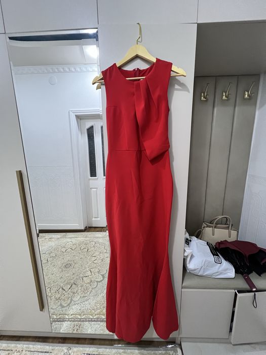 Женское вечернее платье