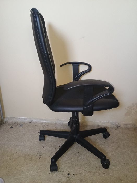 Офис стол JYSK на колелца