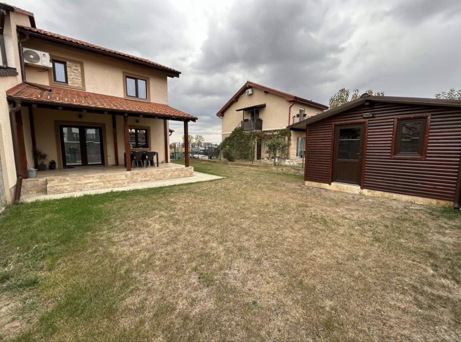Proprietar vand duplex