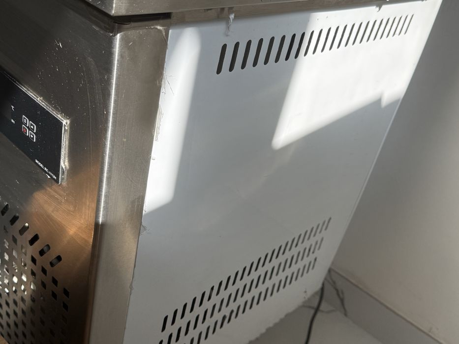 Холодильный стол