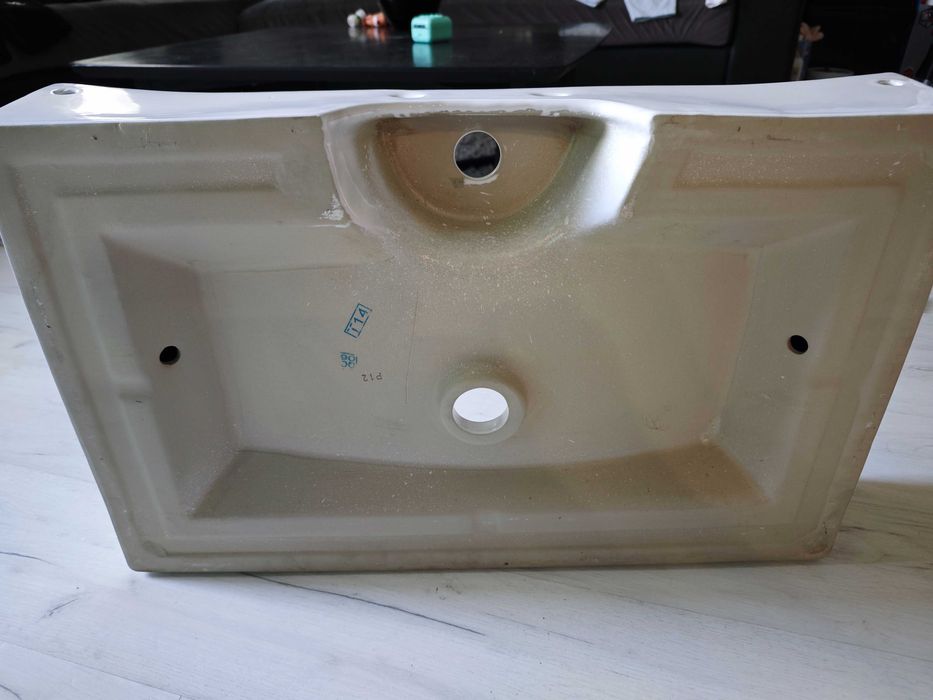 Мивка за баня с размери 68 х 42 х 12 см.