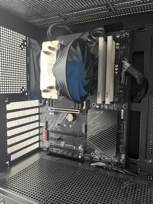 RTX 4070 / 16GB / 3300X / B550