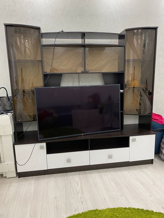 Продается стенка под телевизор