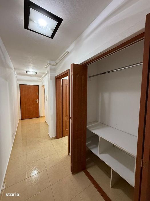 De vanzare Apartament 4 camere cu scara interioara zona Cetate-Piata.