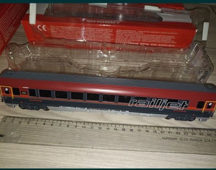 Piko vagoane de călători scara H0 railjet
Roti metalice izolate 
Preț