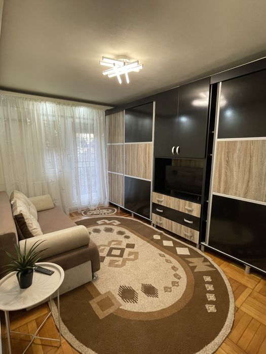 Inchiriez apartament o camera zona Vlaicu