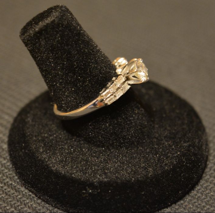 Superb inel de logodna cu briliante, aur alb 18k + 0,60 ct + 0,31 ct