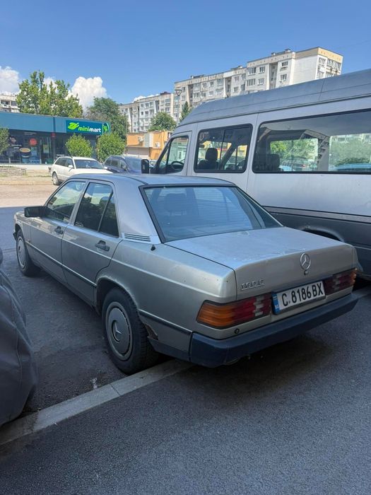 Mercedes 190 E -в движение(всичко платено)
