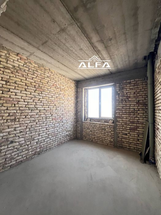 5 xonali 230m² 8-qavat