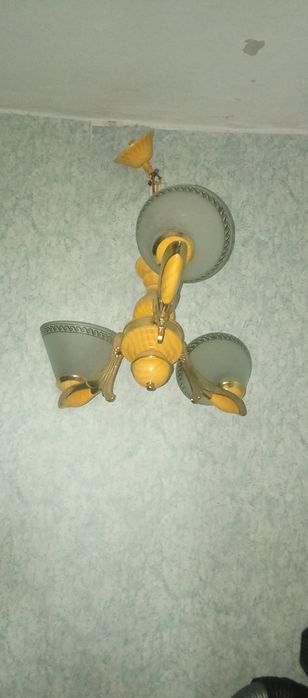 Люстры 3 штуки разные