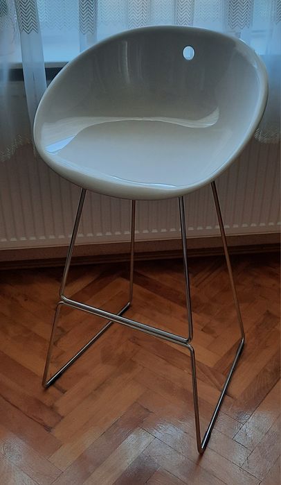 4 scaune de bar cu șezut din plastic