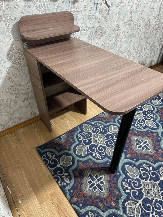 Маникюрный стол продам срочно