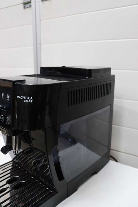 De'Longhi Magnifica ECAM222.20.B, Автоматична кафемашина с дюза за мляко, Машина за еспресо от зърна до чаша с 4 рецепти с едно докосване, 1450W
