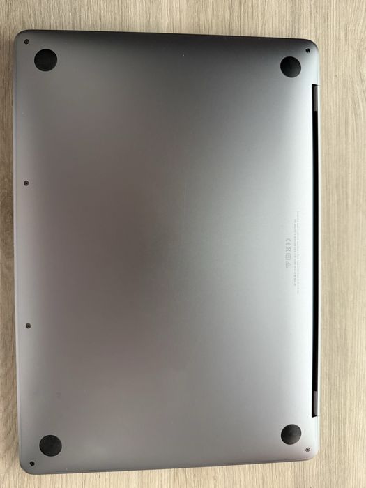 MacBook Pro 13” 2020 | i5 Quad-Core | 8GB RAM | SSD 256GB | Touch Bar