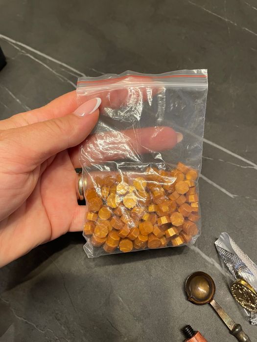 Восъчен печат за сватбени покани