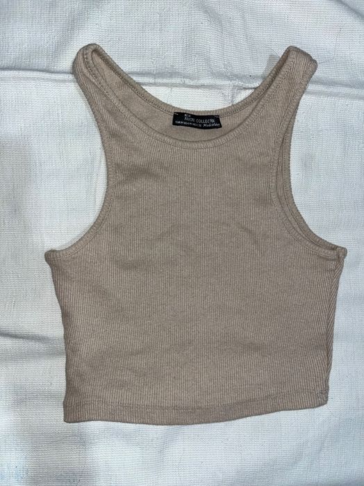 Бежов кроп топ използван