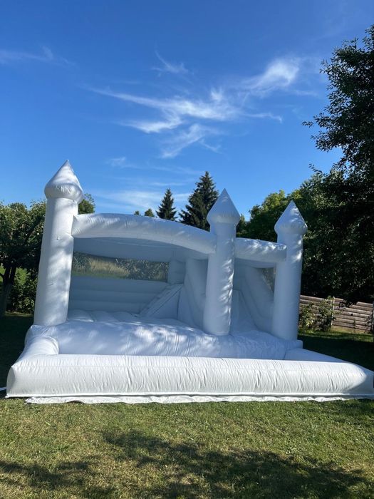 Castel Gonflabil Alb cu tobogan pentru Nuntă, Botez sau Evenimente | Cluj-Napoca