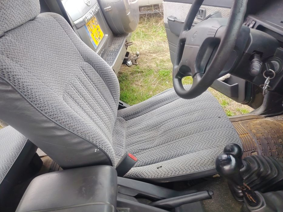 Interior Nissan patrol y60 lung
