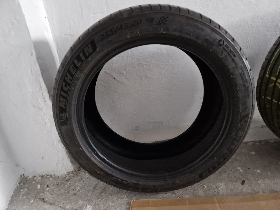 Anvelope de vară Moichelin Pilot Sport 4
235/45 R18 98Yi