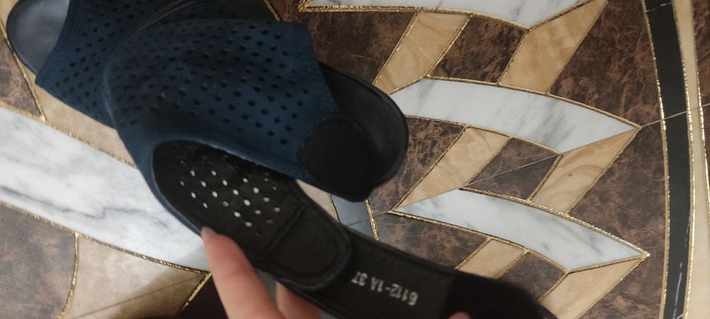 Темно синие, высокие,туфли