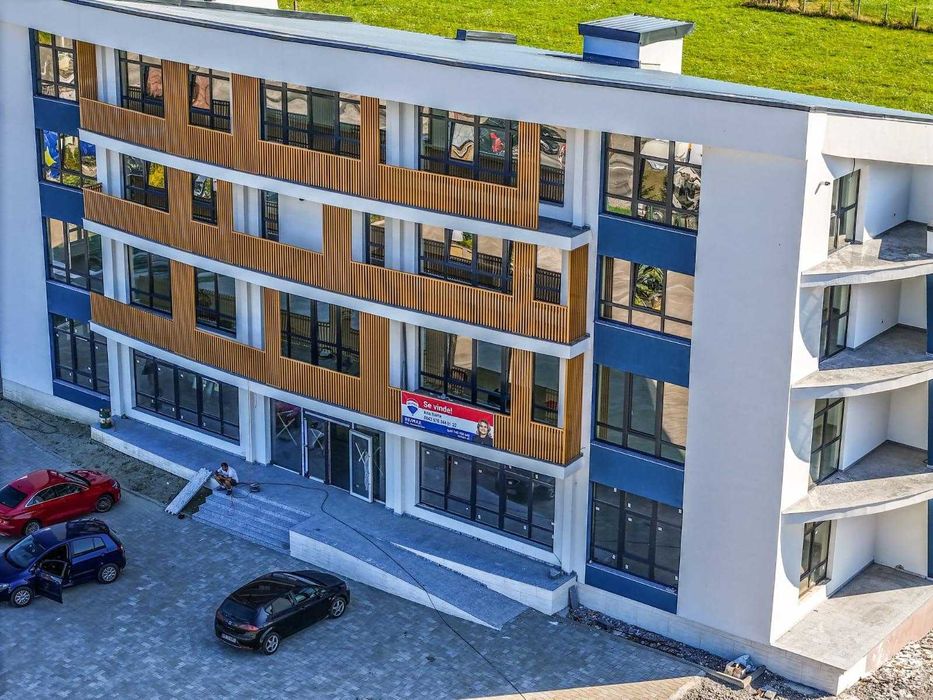 Clădire Comercială Premium în Bistrița