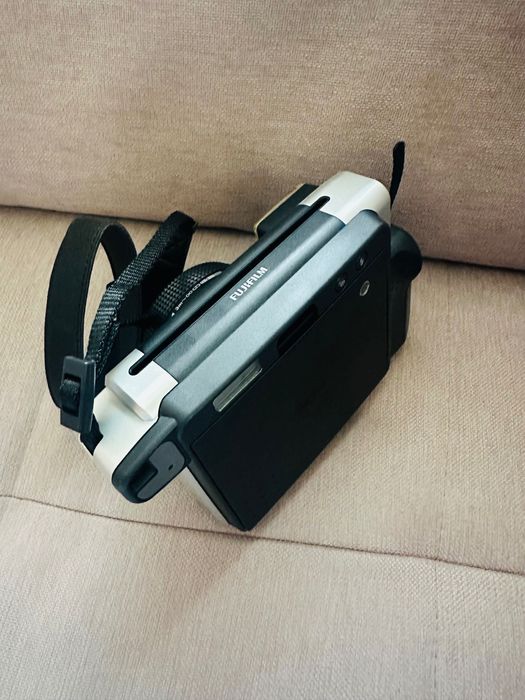Fujifilm Instax Wide 300 – фотоапарат за моментни снимки / Polaroid в отлично състояние