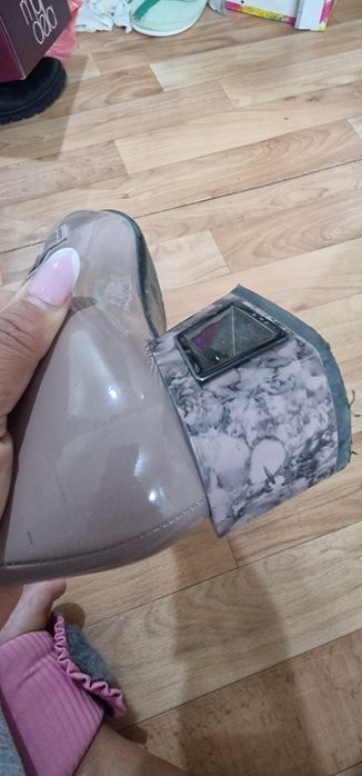 Продам женские туфли