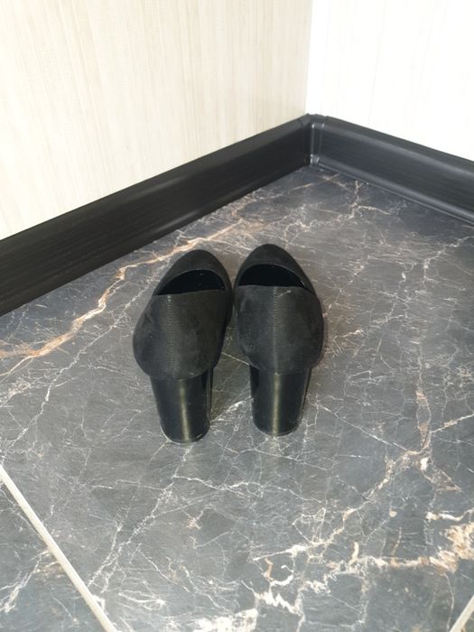 Продам  замшевые туфли