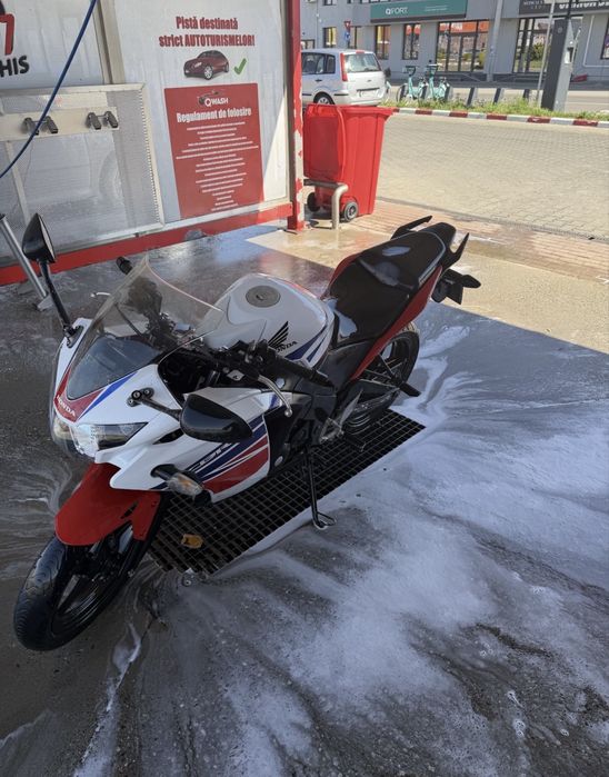 Motor honda cbr 125cc