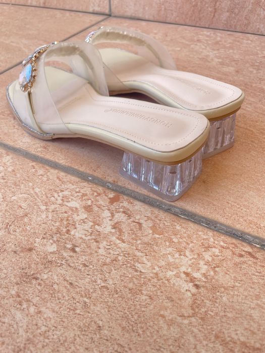 Аёллар оёк кийми