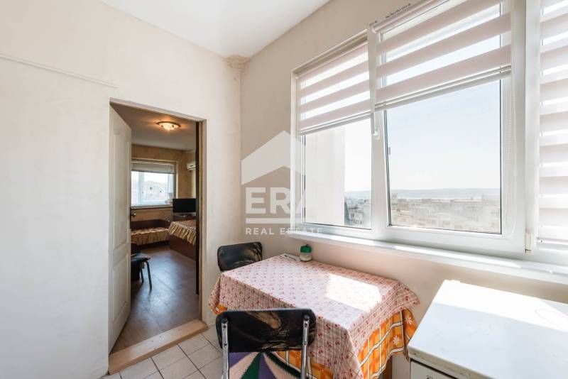 Двустаен, ексклузивен, югоизточен апартамент за продажба, с отделна ку