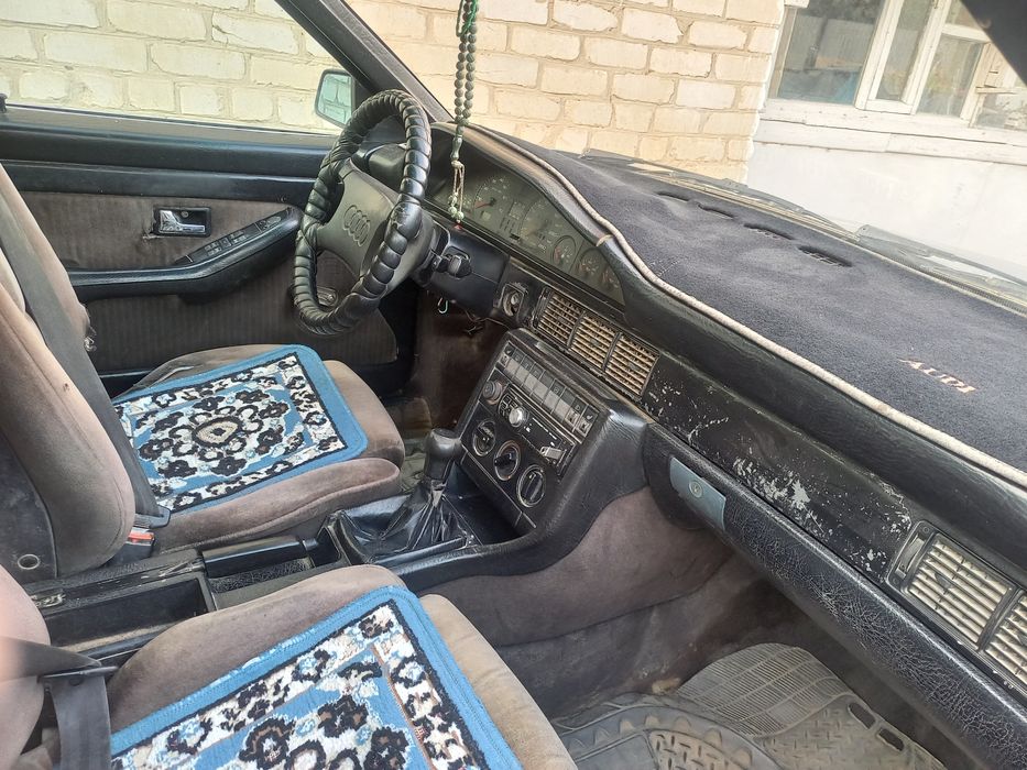 Automobile audi 100 селёдка