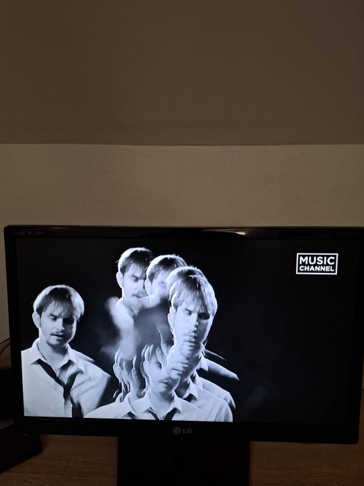 televizor LG,full HD TV M2232 ,Culori vii.Lungime ecran 47cm.lat 27