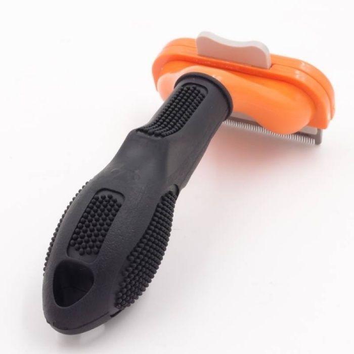 Гребен за груминг с бутон за кучета и котки