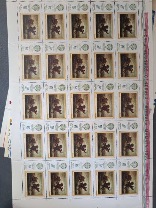 Vând colecții de timbre și discuri de vinil