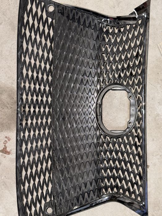 Решотка на лексус is. 2016